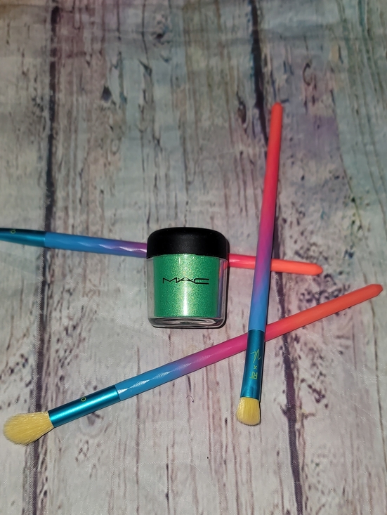 Other - Mac Green Eye Shadow Shimmer